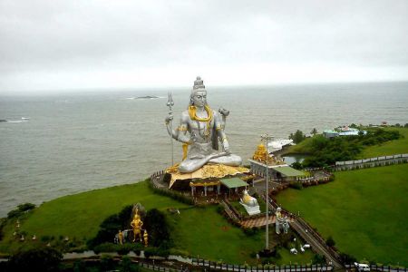 Murdeshwar Temple - Tempo Traveller Mangalore